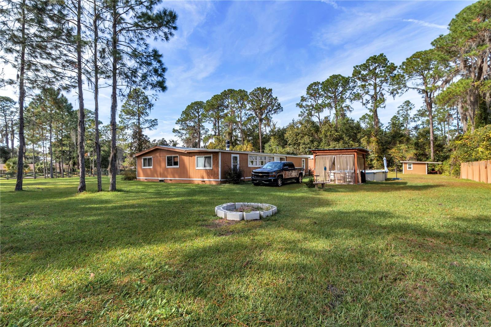 LAKE LOCHLOOSE SHORES - Residential