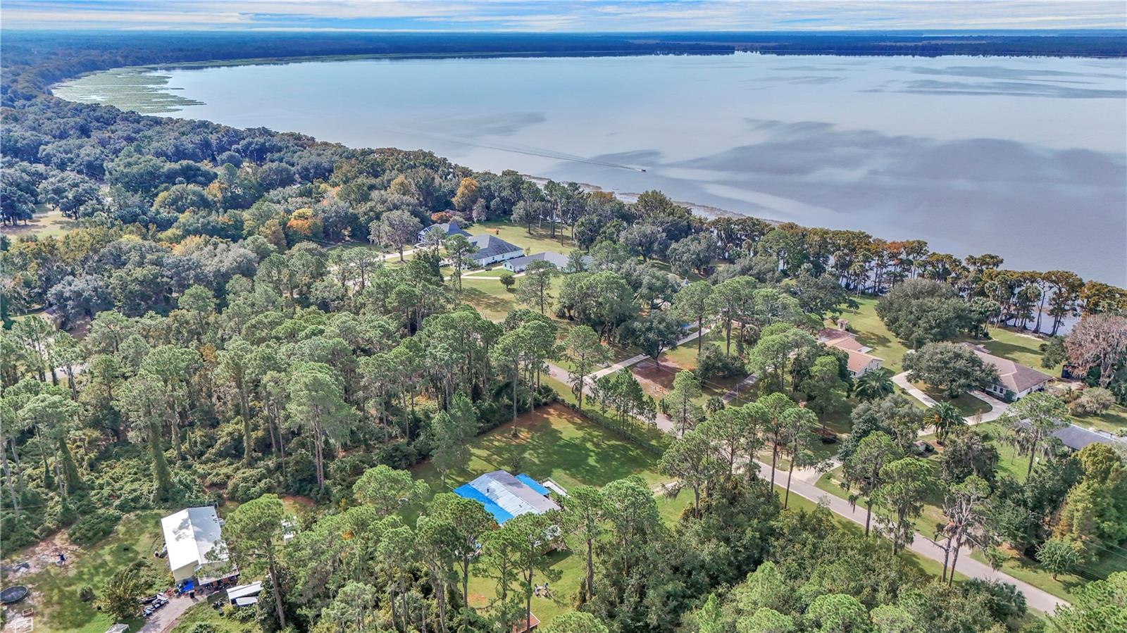 LAKE LOCHLOOSE SHORES - Residential