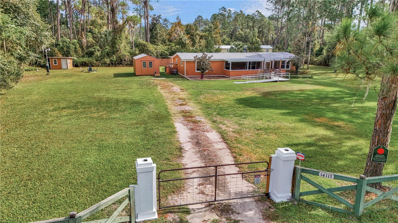 LAKE LOCHLOOSE SHORES - Residential