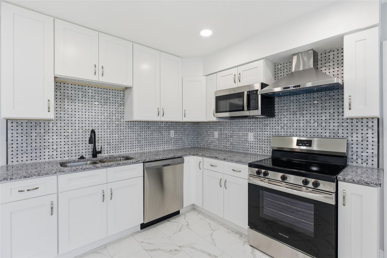 DEL RIO ESTATES UNIT 5 - Residential