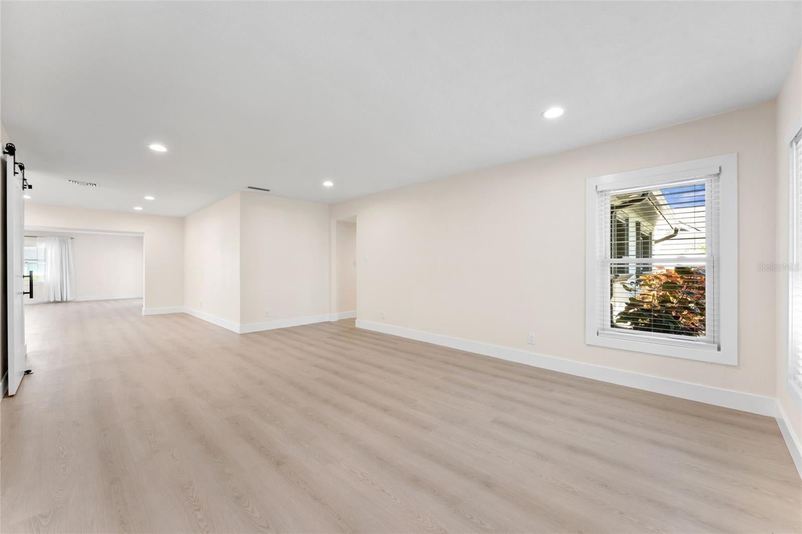 3912 FONTAINEBLEAU DRIVE