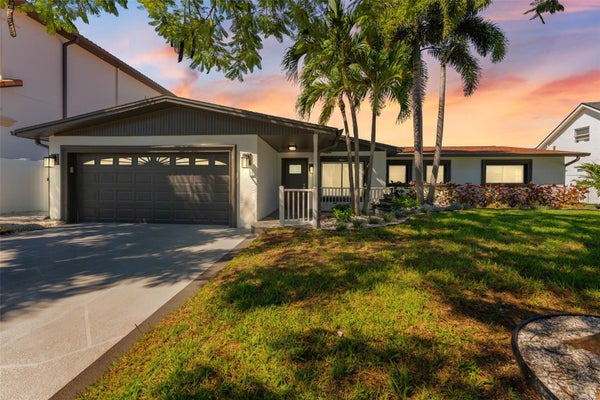 3912 FONTAINEBLEAU DR, TAMPA, FL 33634 - Image fcd02ca35d605066ae4b921a7cf7cdf3/38666194