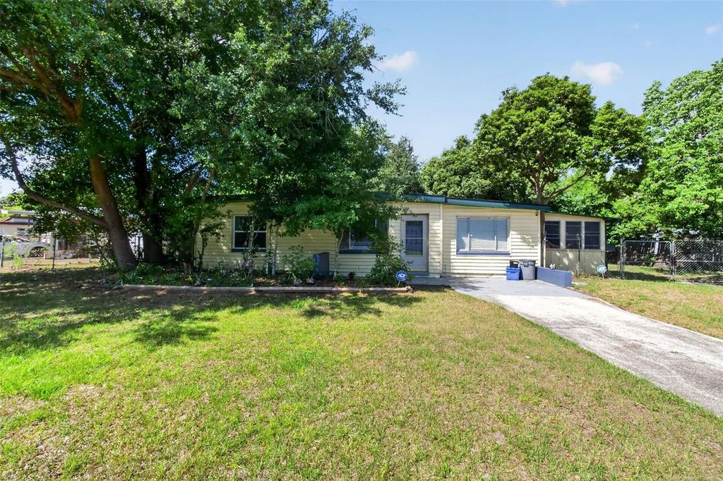Photo of 101 Club Road, Sanford, FL 32771 (MLS # O6408417)