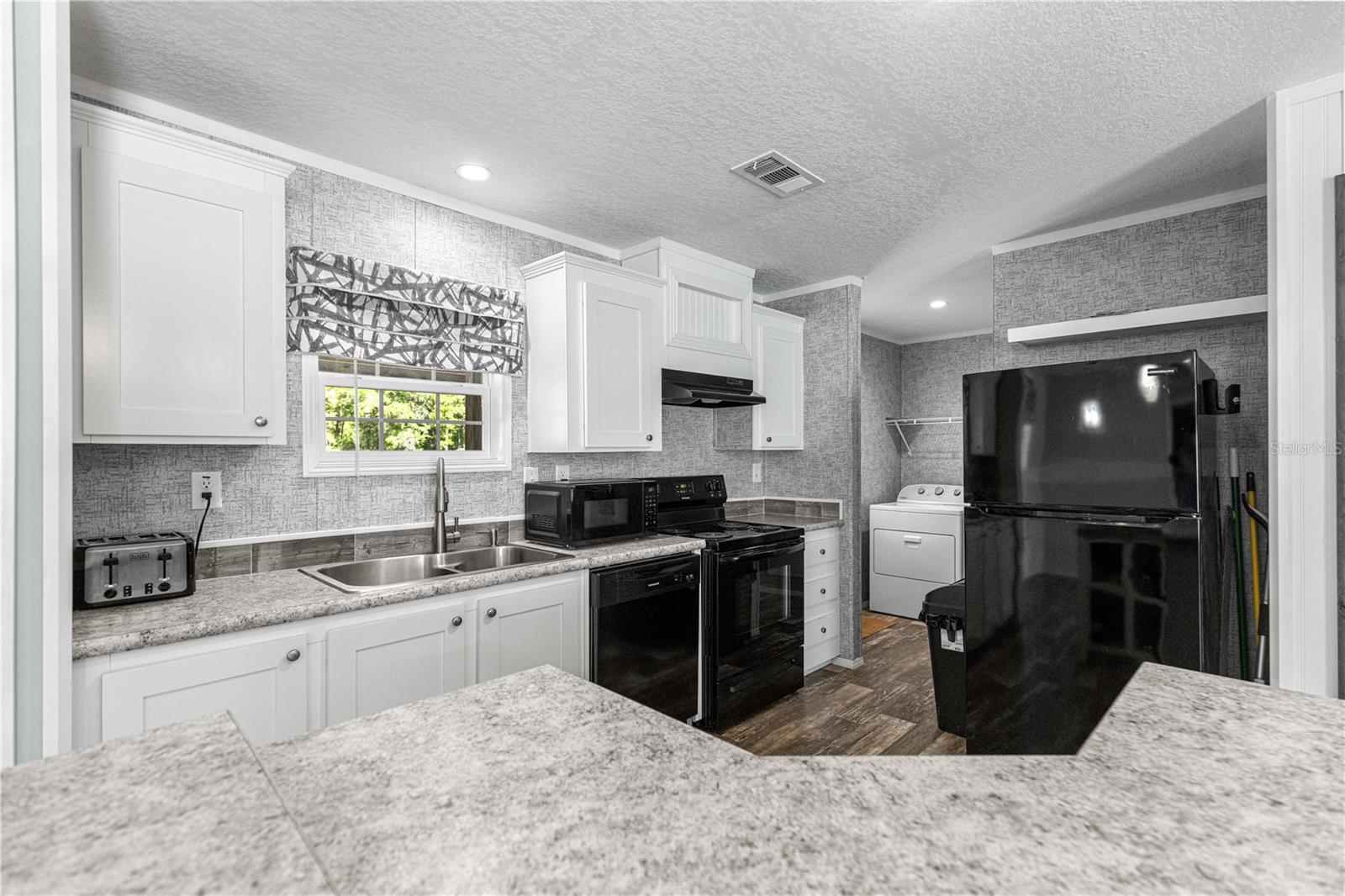 LAKE TROPICANA RANCHETTES - Residential