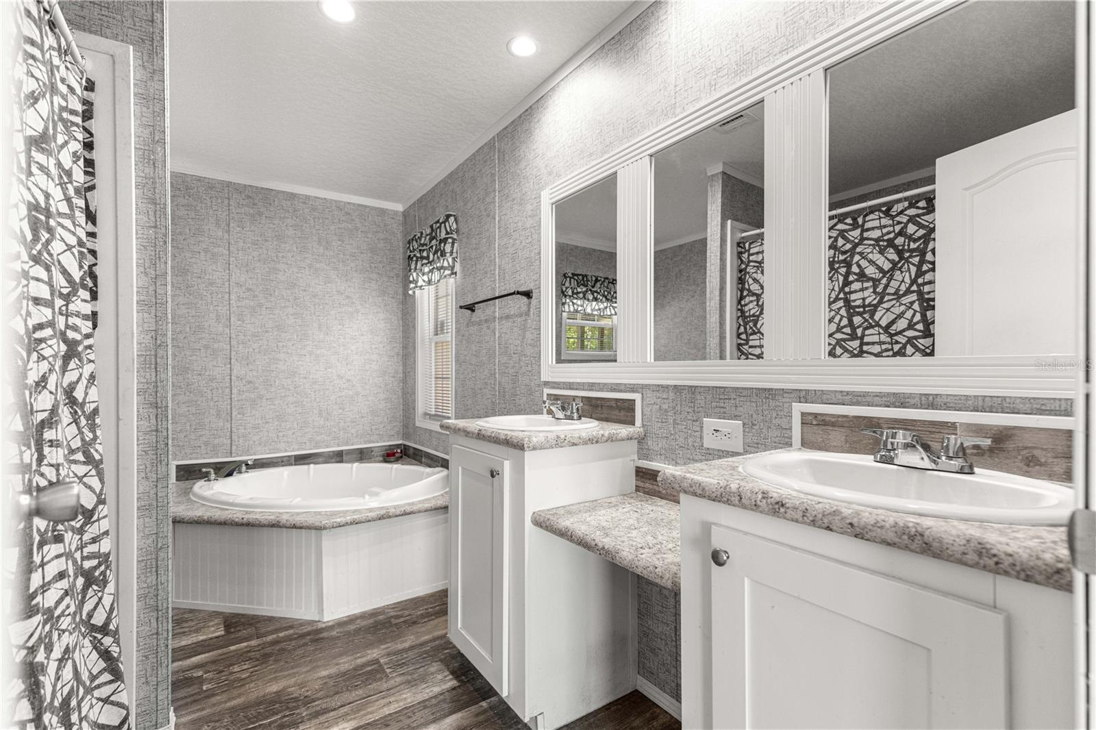 LAKE TROPICANA RANCHETTES - Residential