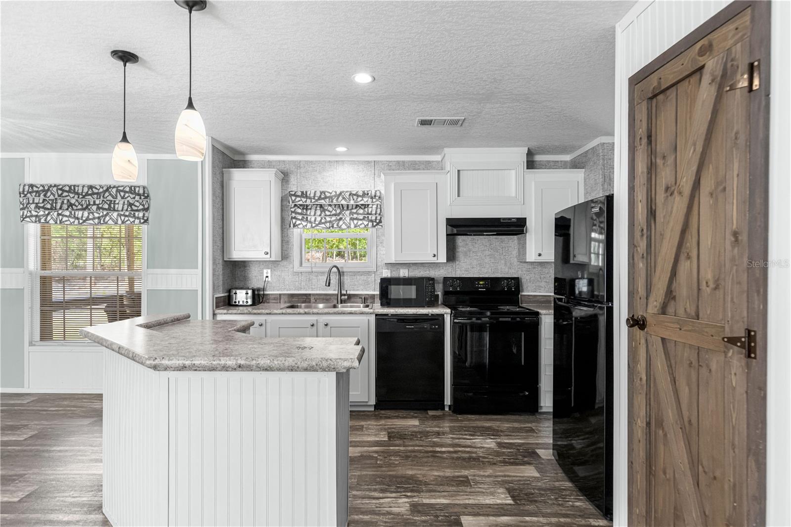 LAKE TROPICANA RANCHETTES - Residential