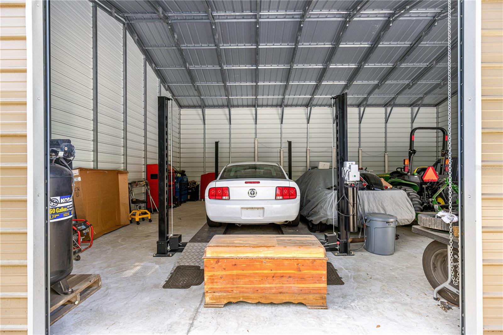 LAKE TROPICANA RANCHETTES - Residential