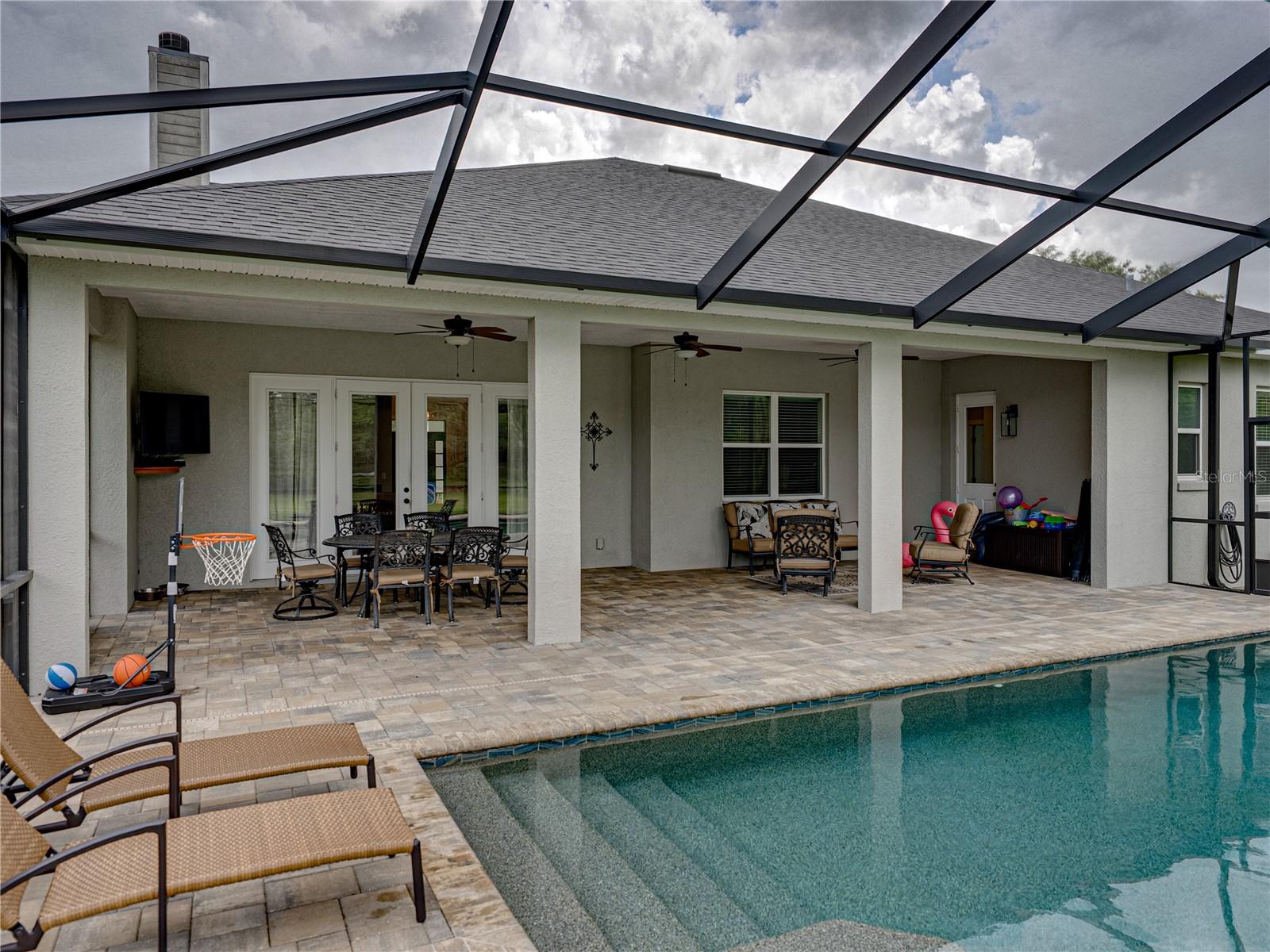 MAMMONTH GROVE - Residential