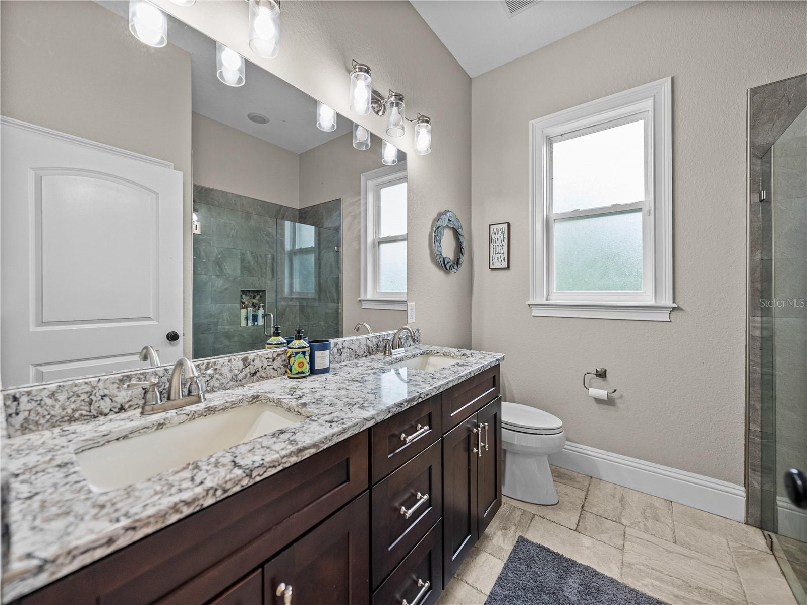 MAMMONTH GROVE - Residential