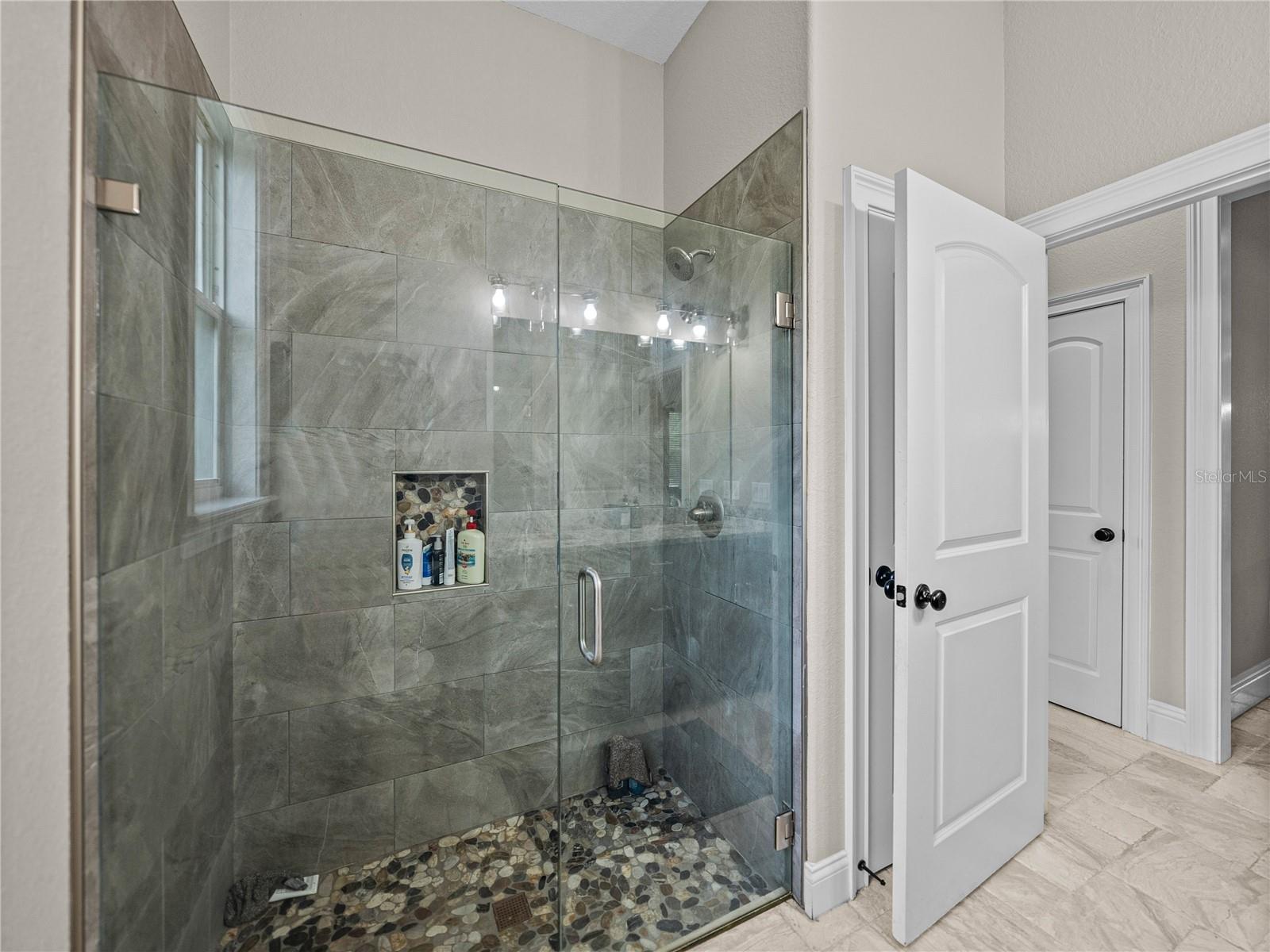 MAMMONTH GROVE - Residential