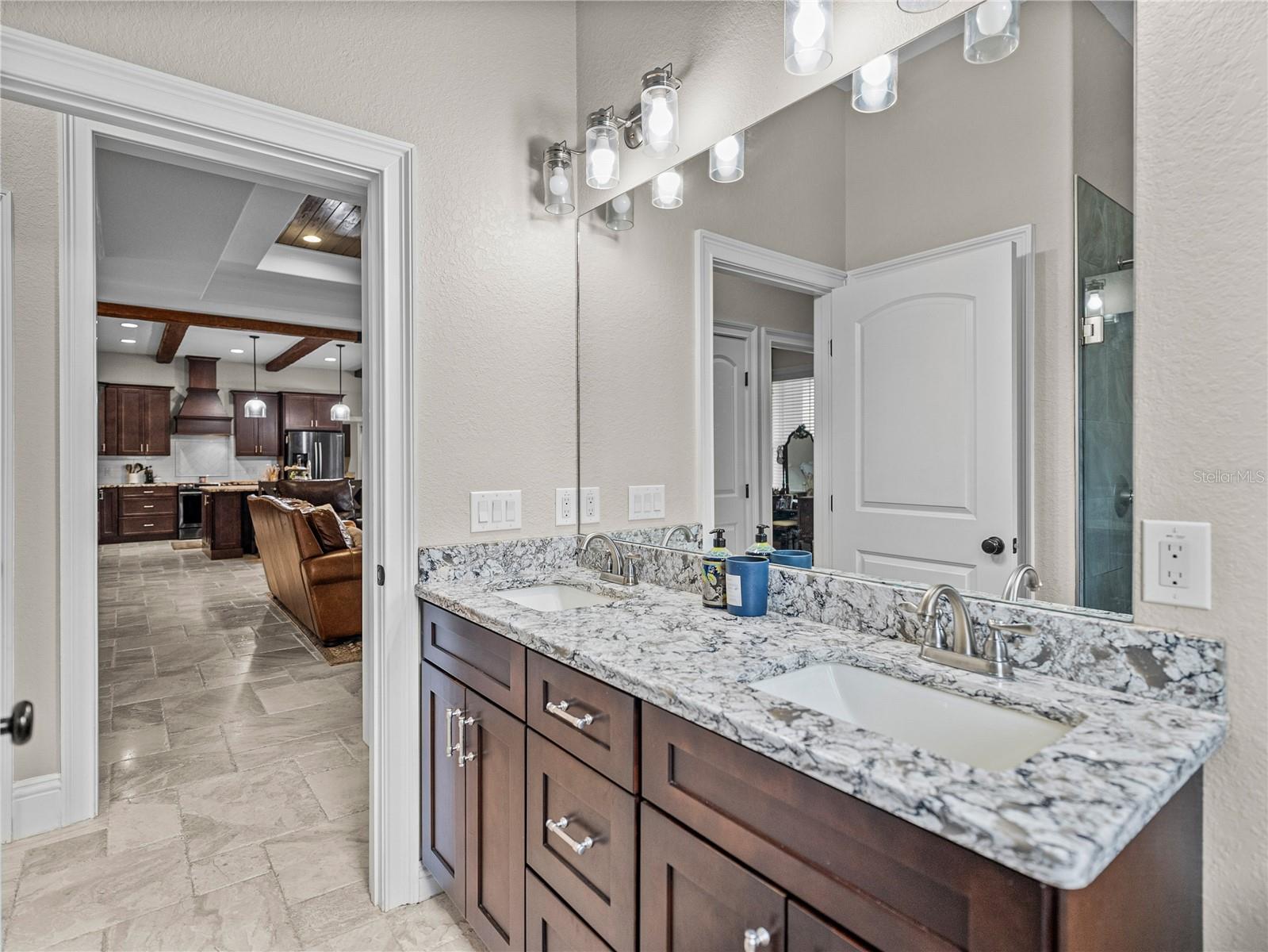 MAMMONTH GROVE - Residential