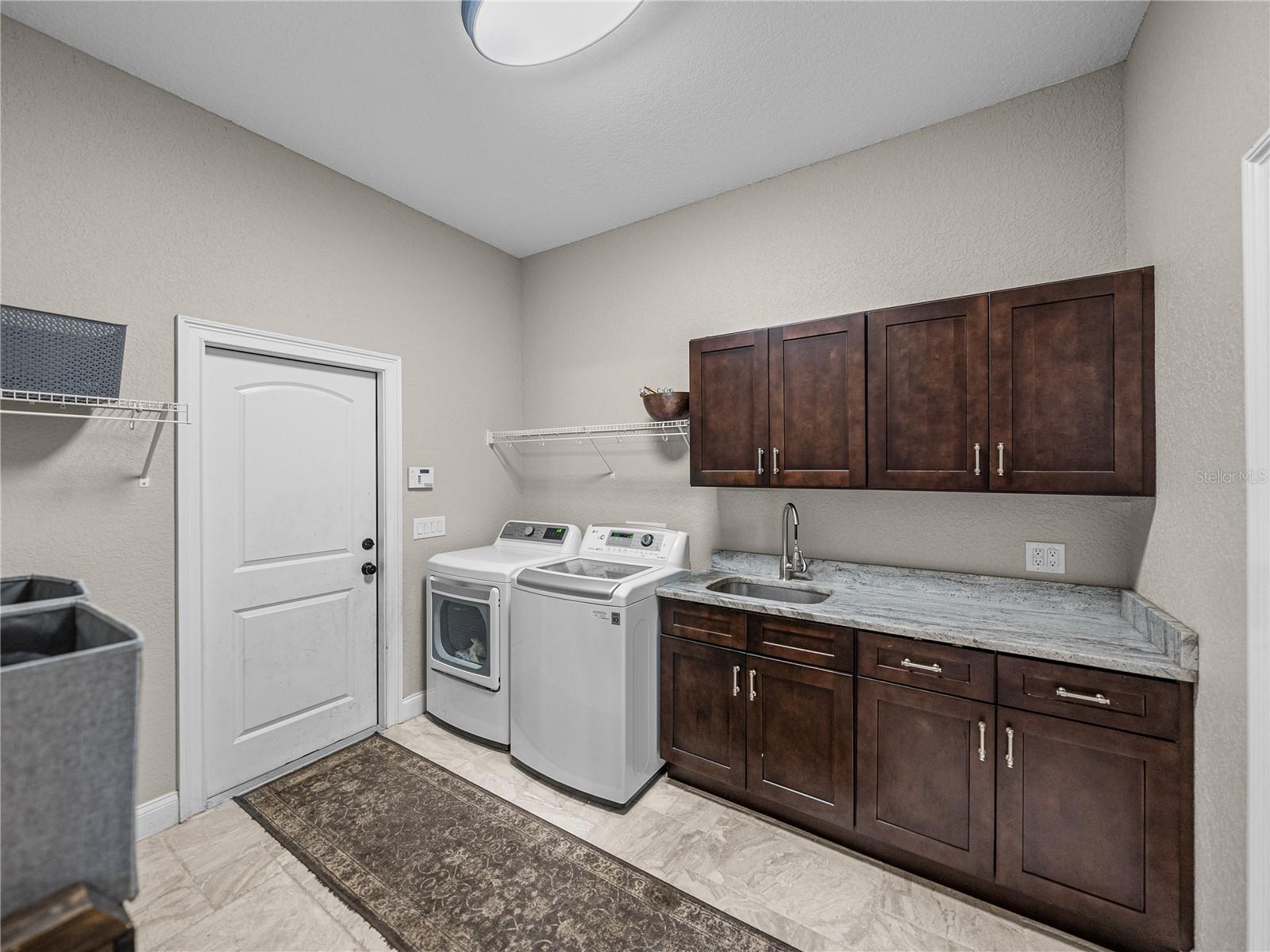 MAMMONTH GROVE - Residential