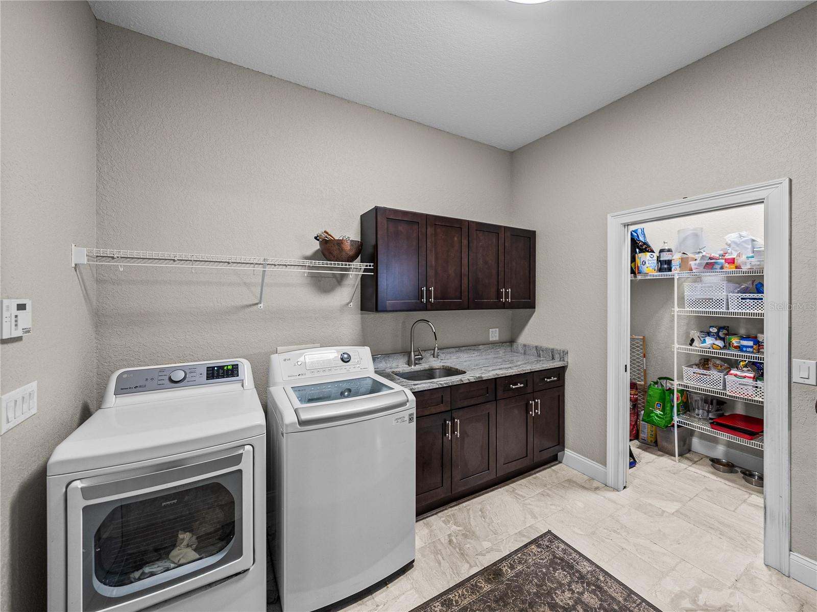 MAMMONTH GROVE - Residential