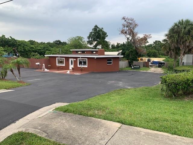 ONE OF THE FEW REMAINING COMMERCIAL LOTS OF STATE ROAD 436 PRIME LOCATIONS ZONED C-1.
EXISTING BUILDING ON THE PROPERTY CAN BE USED AS AN OFFICE
BY THE ORANGE COUNTY DESCRIPTION- ZONED FOR RETAIL COMMERCIAL DISTRICT AREA AND
IDEAL FOR MULTIPLE USES INCLUDING A GROCERY/RETAIL STORE, RESTAURANT, BANK, PROFESSIONAL OFFICES, ETC.