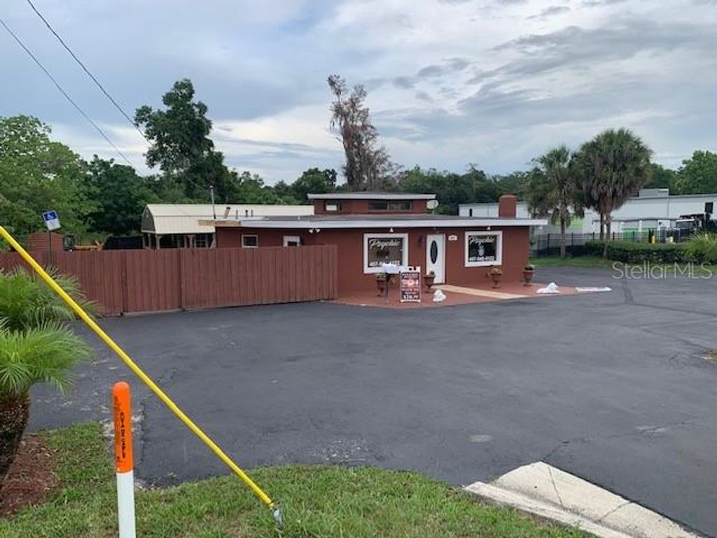 Photo of 2615 E Semoran Boulevard, Apopka, FL 32703 (MLS # O6033518)