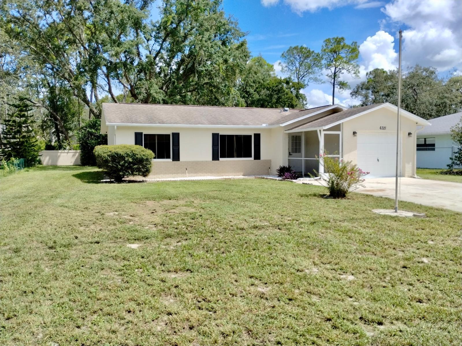 Beautiful 3 bedroom, 2 bathroom home available for rent starting September 1st, located at 6321 Piedmont Dr, Spring Hill, FL 34606. Nestled in a quiet residential neighborhood just minutes from US-19 and County Line Road, this home offers convenient access to shopping centers, restaurants, schools, parks, and medical facilities. Residents will enjoy being only a short drive from Weeki Wachee Springs, local beaches, and the Suncoast Parkway for an easy commute to Tampa.
This move-in ready property features a functional layout with central A/C, private patio, washer and dryer, and kitchen appliances included. Lawn care service is provided by the landlord at no additional cost.
Option to rent furnished at the same price (tenant will be responsible for any damages to furniture).