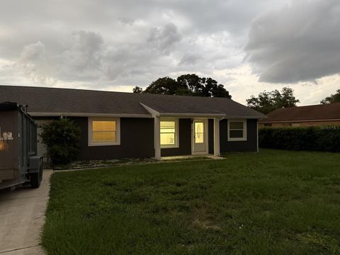 Photo of 595 W Columbia Street, Lake Alfred, FL 33850 (MLS # OK225635)