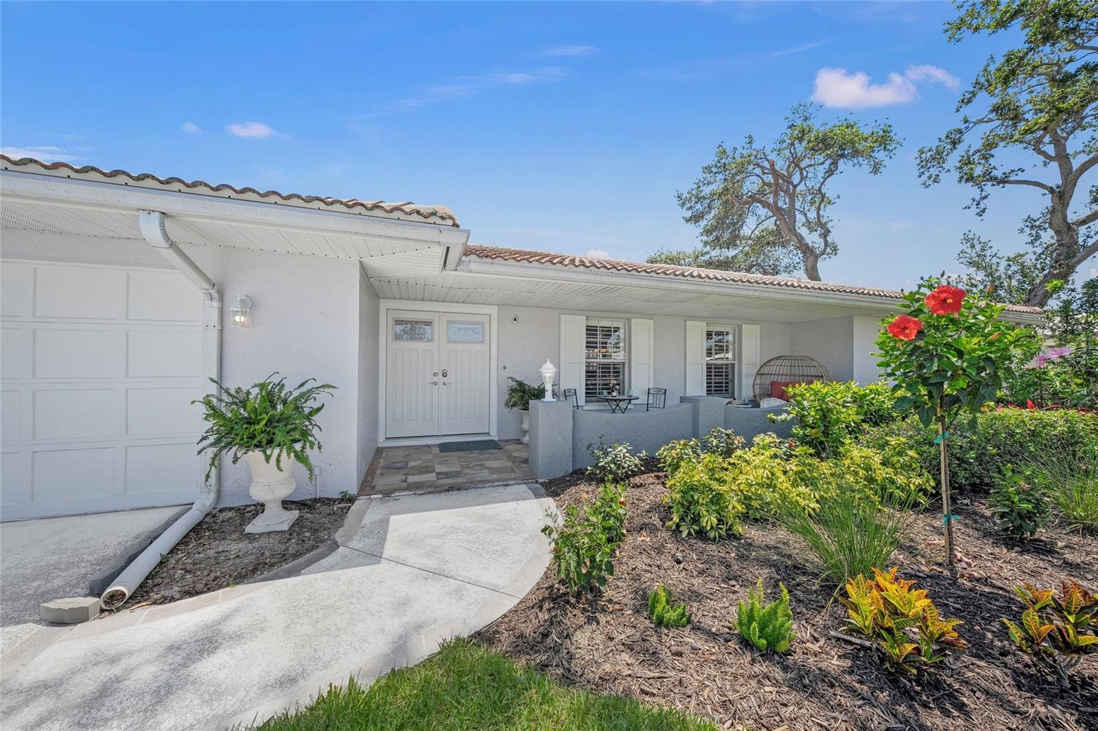 572 COMMONWEALTH LANE