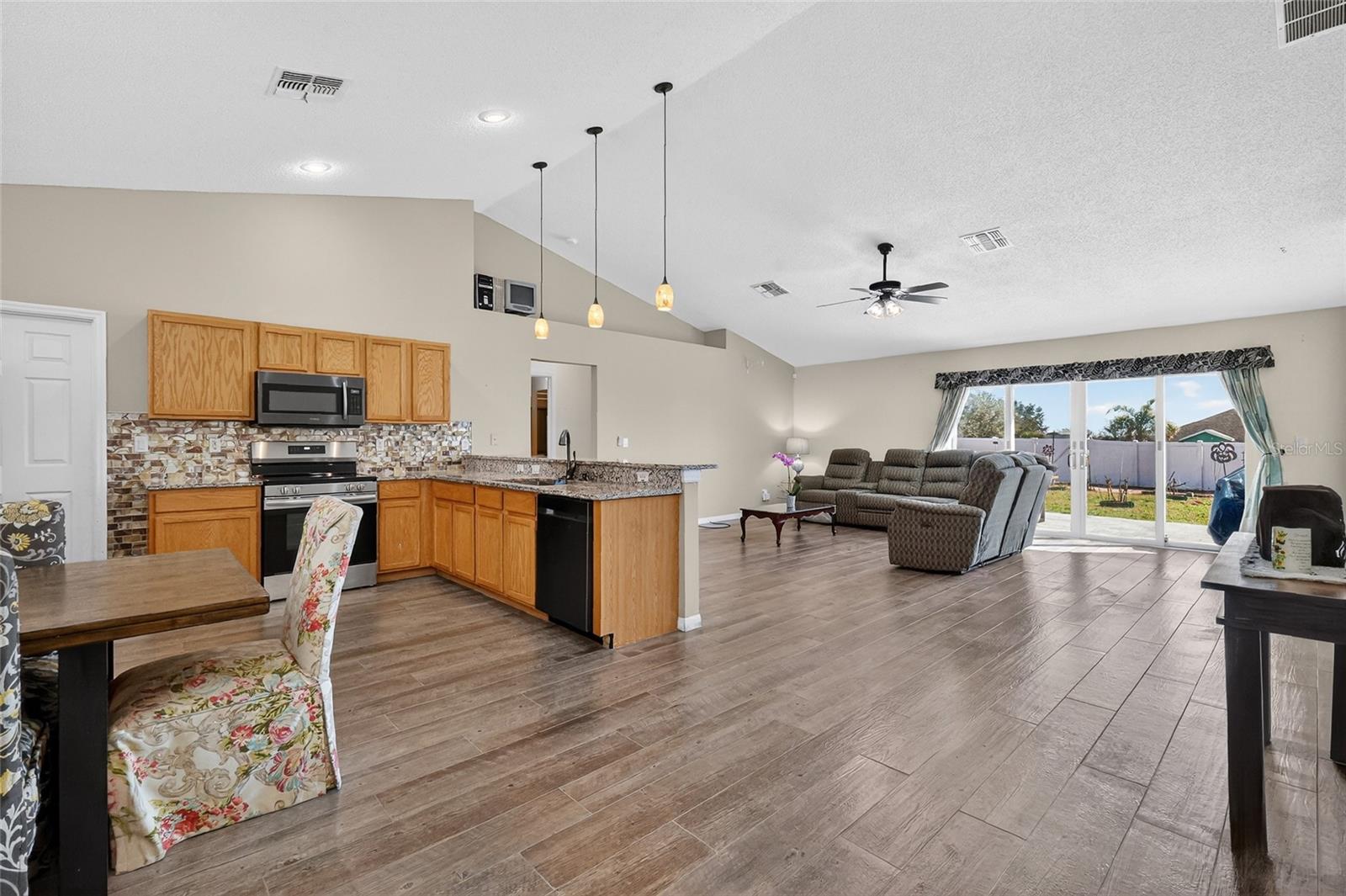 LEESBURG VILLAGE AT LAKE POINTE LT 66 PB 05 - Residential