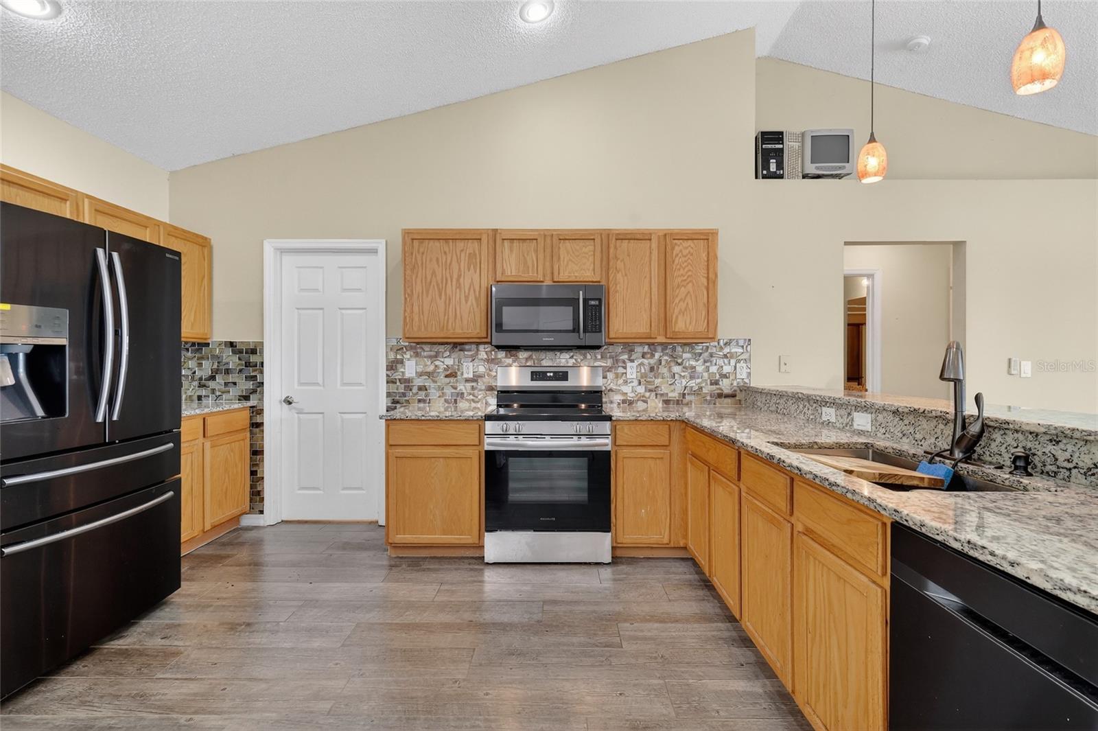 LEESBURG VILLAGE AT LAKE POINTE LT 66 PB 05 - Residential