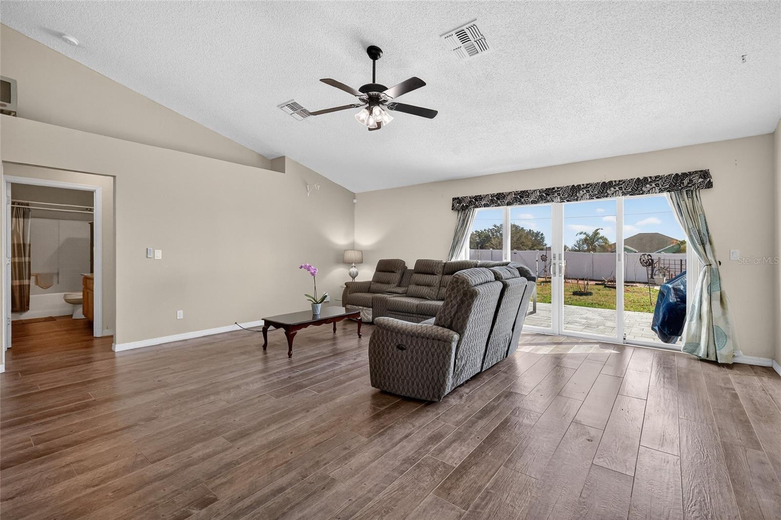 LEESBURG VILLAGE AT LAKE POINTE LT 66 PB 05 - Residential