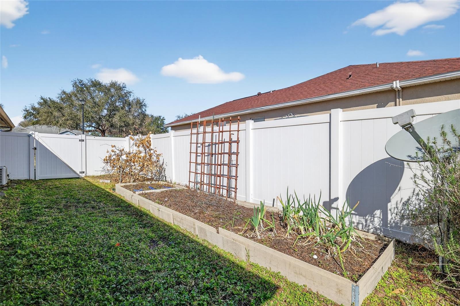 LEESBURG VILLAGE AT LAKE POINTE LT 66 PB 05 - Residential