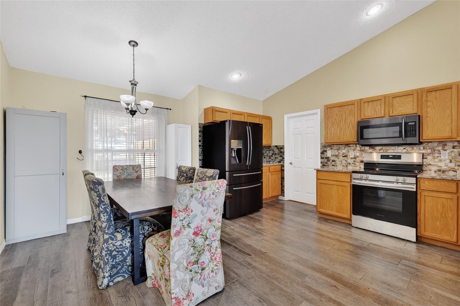 LEESBURG VILLAGE AT LAKE POINTE LT 66 PB 05 - Residential