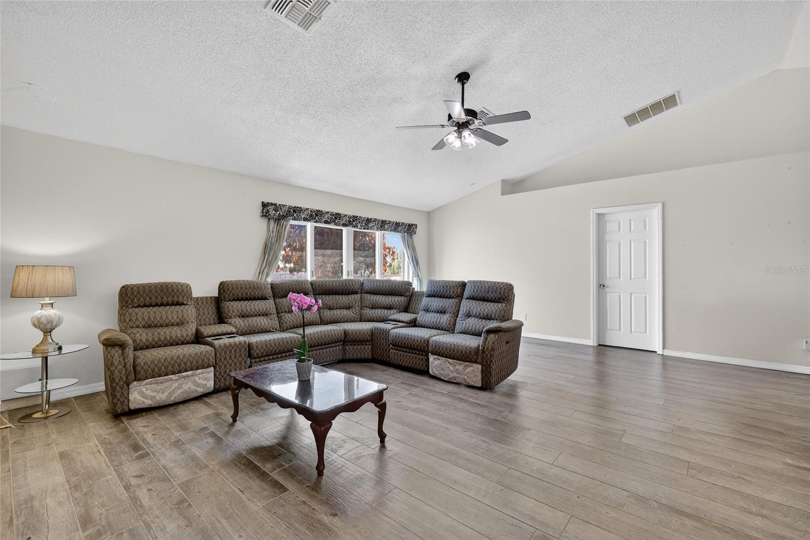 LEESBURG VILLAGE AT LAKE POINTE LT 66 PB 05 - Residential