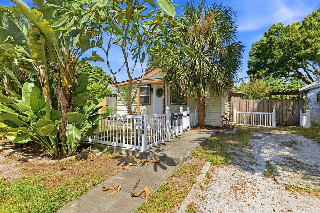 Photo of 1751 29th Avenue N, St Petersburg, FL 33713 (MLS # TB8553475)