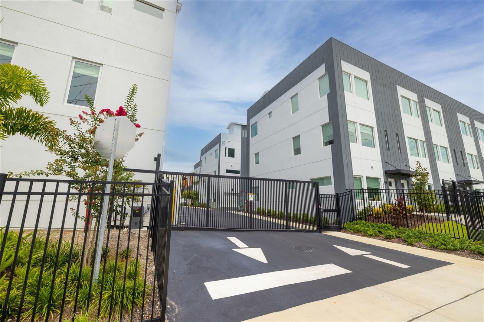 INNOVATION TWNHMS - Residential Lease