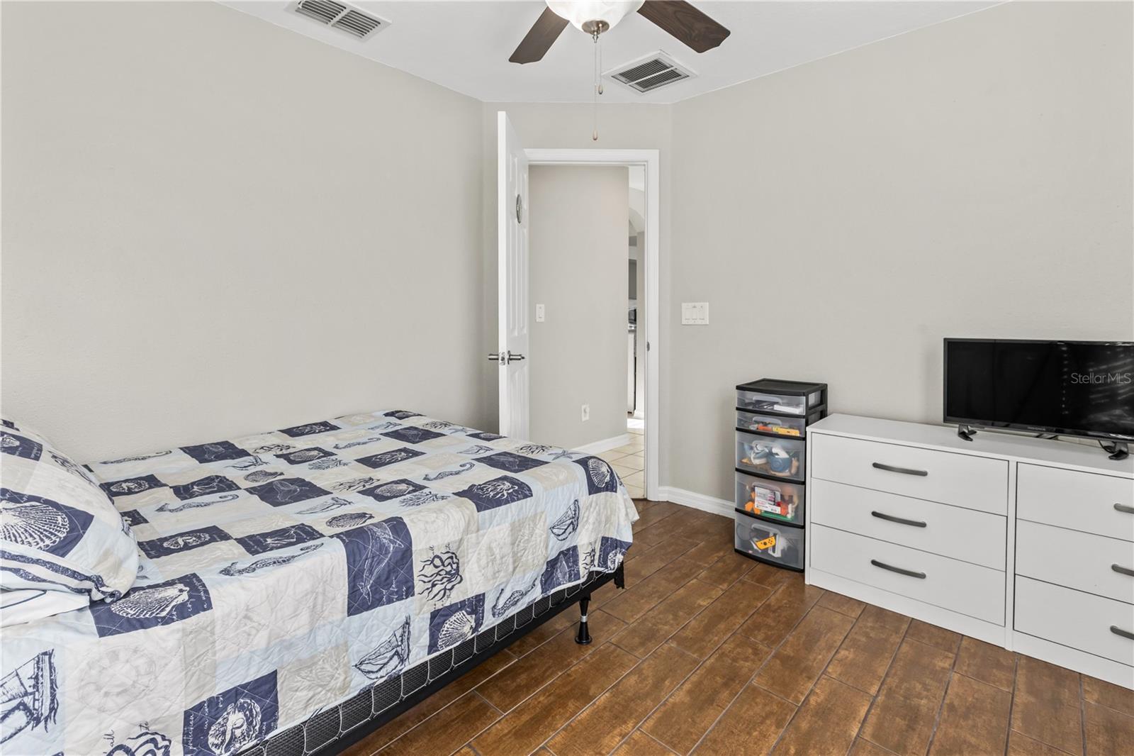 CRYSTAL LAKES - Residential