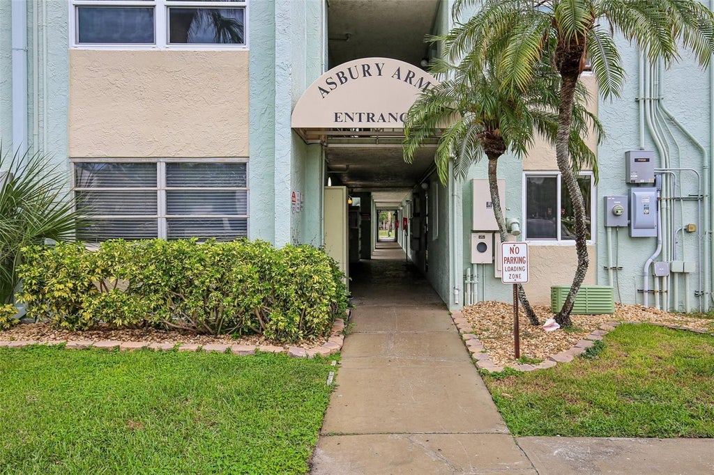 Photo of 801 83rd Avenue N #511, St Petersburg, FL 33702 (MLS # TB8552586)
