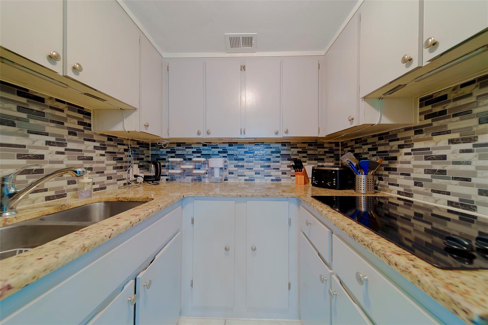 ON TOP OF THE WORLD - Residential