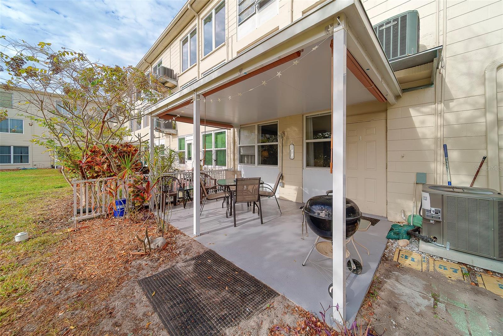 ON TOP OF THE WORLD - Residential