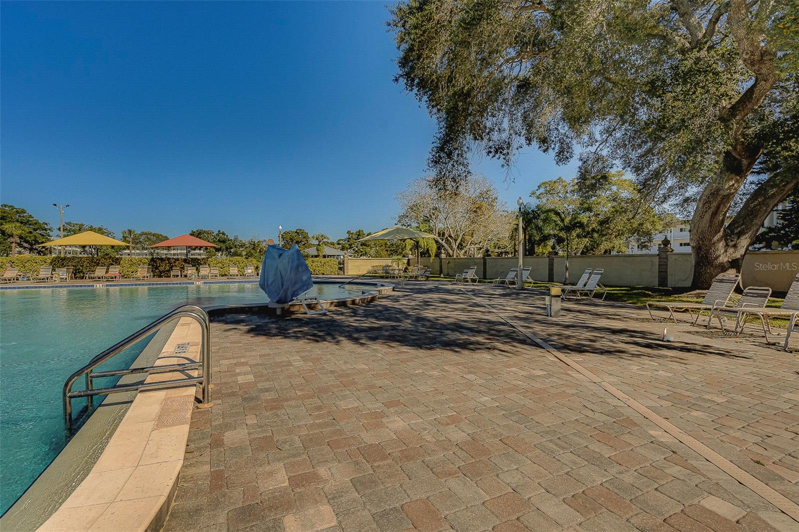 ON TOP OF THE WORLD - Residential