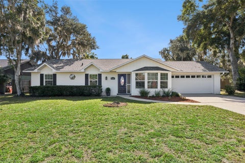 Photo of 5246 Royal Oak Drive, Fruitland Park, FL 34731 (MLS # G5119315)
