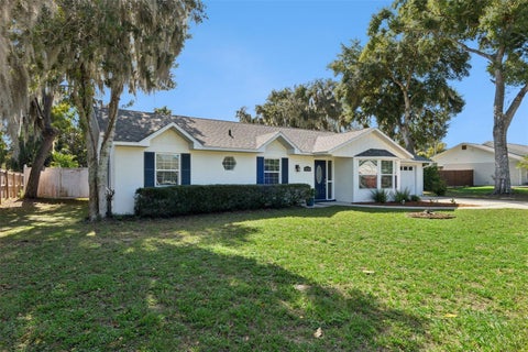 Tiny photo for 5246 Royal Oak Drive, Fruitland Park, FL 34731 (MLS # G5119315)