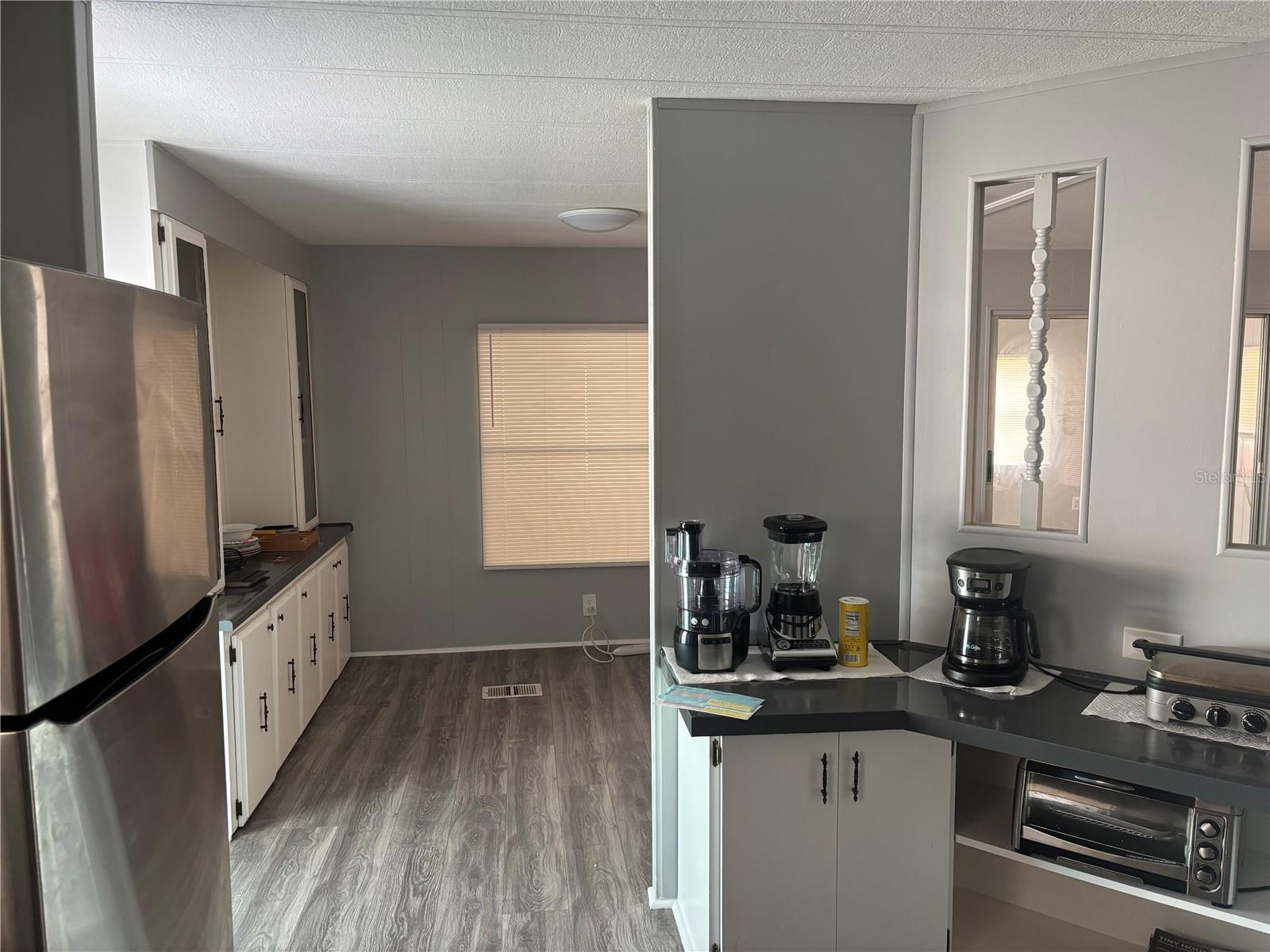 PALM LAKE ESTATES - Residential Lease