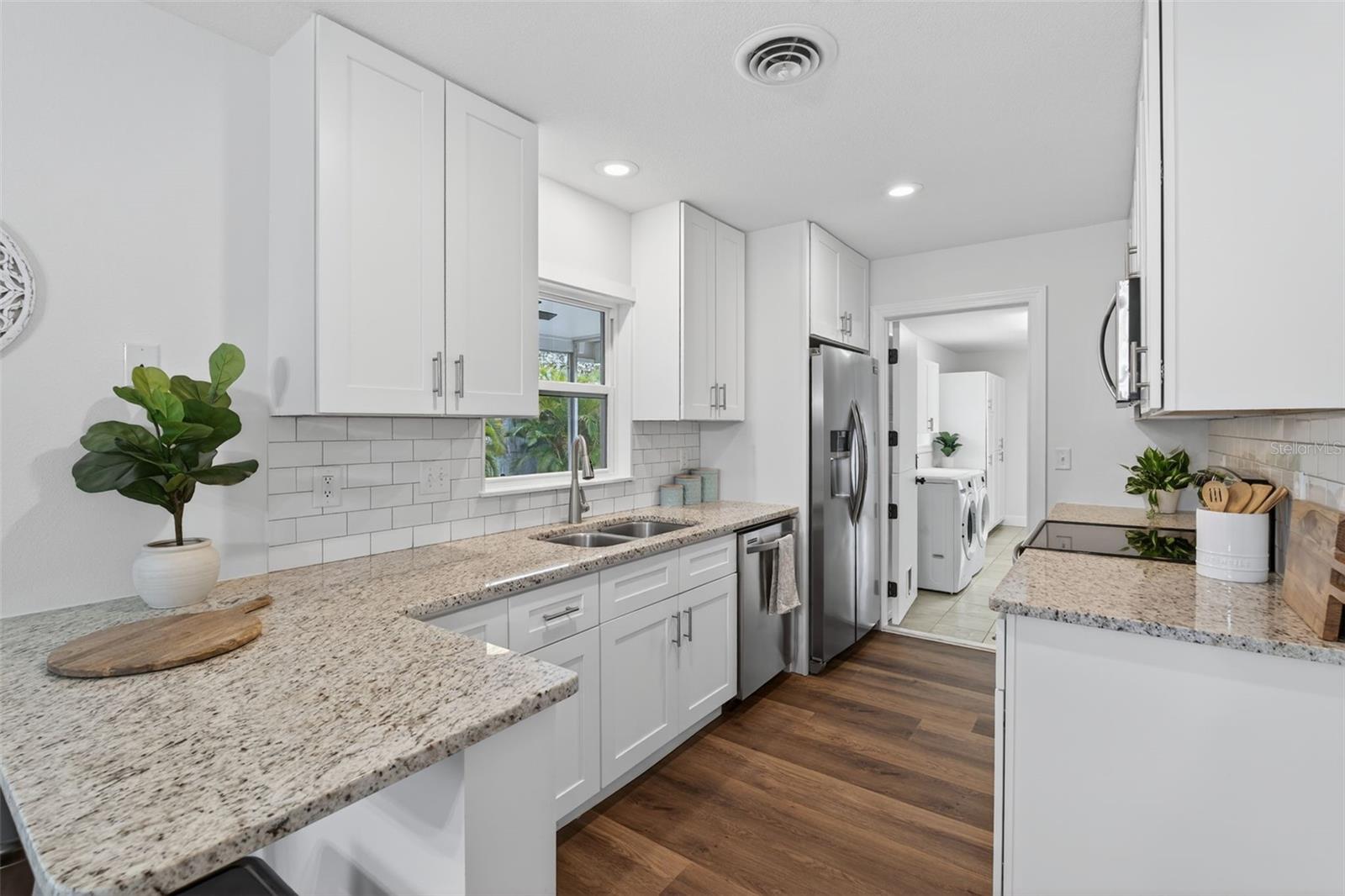 SOUTH VENICE - Residential