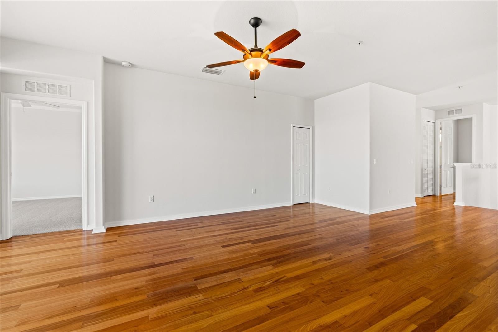 LAKESIDE AT ISLES ON PLMER RCH - Residential