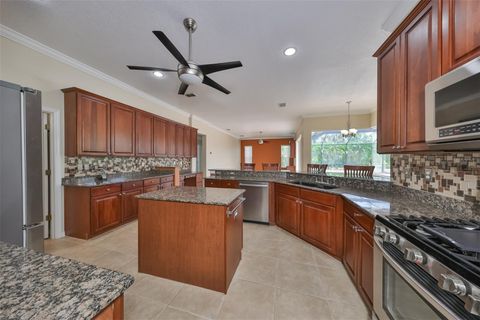 Single Family Residence in SUN CITY CENTER FL 1308 LENOX GREENS DRIVE 17.jpg