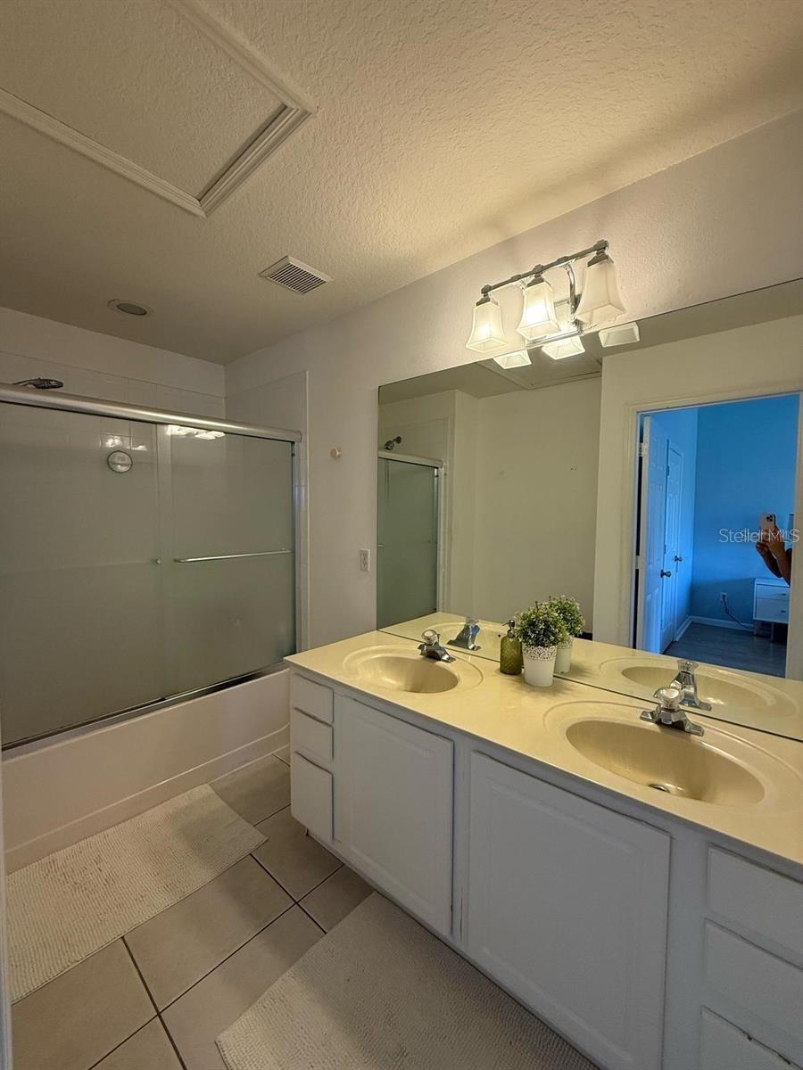 VISTAS/STONEBRIDGE PLACE CONDO - Residential