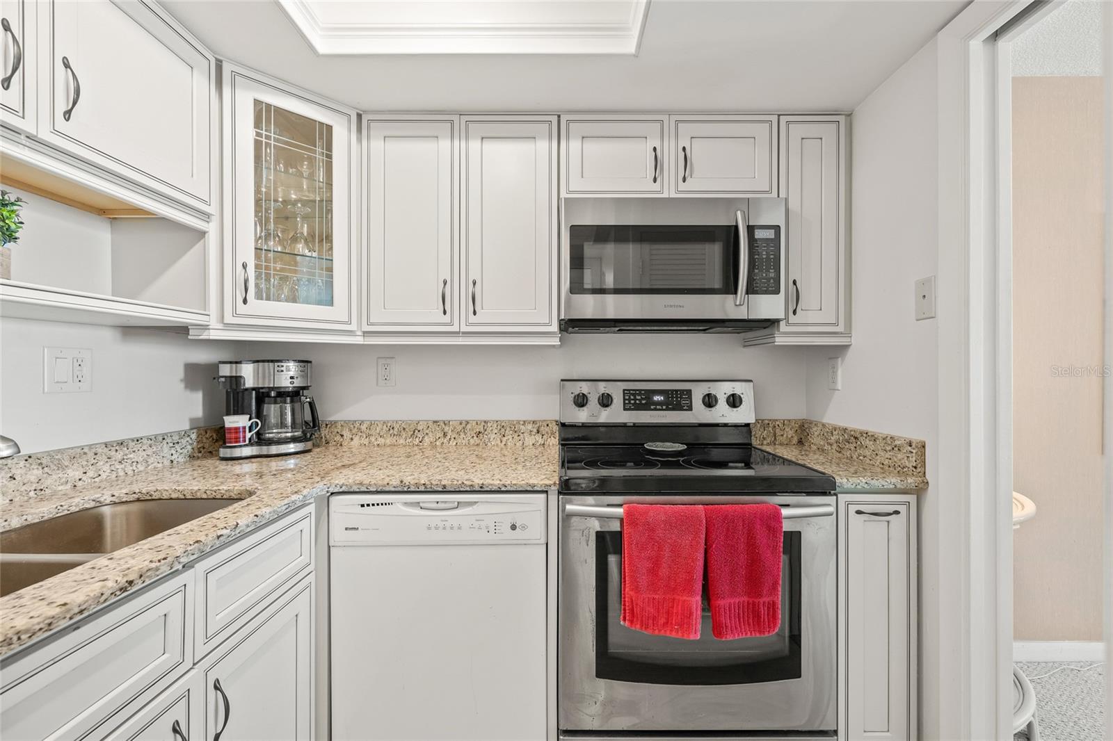 THREE PALMS POINTE CONDO - Residential