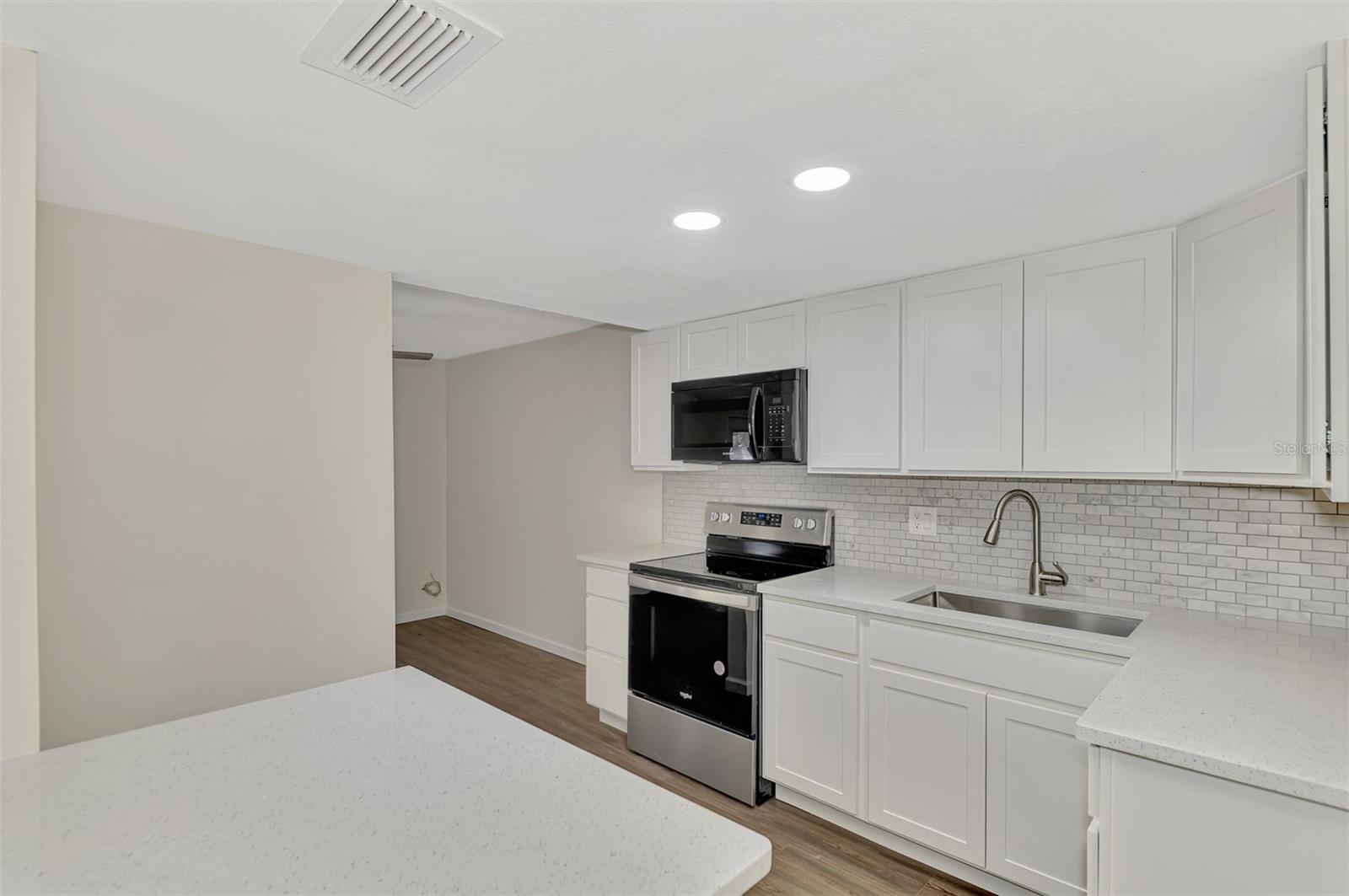 LAKE VIEW CONDO PH I - Residential