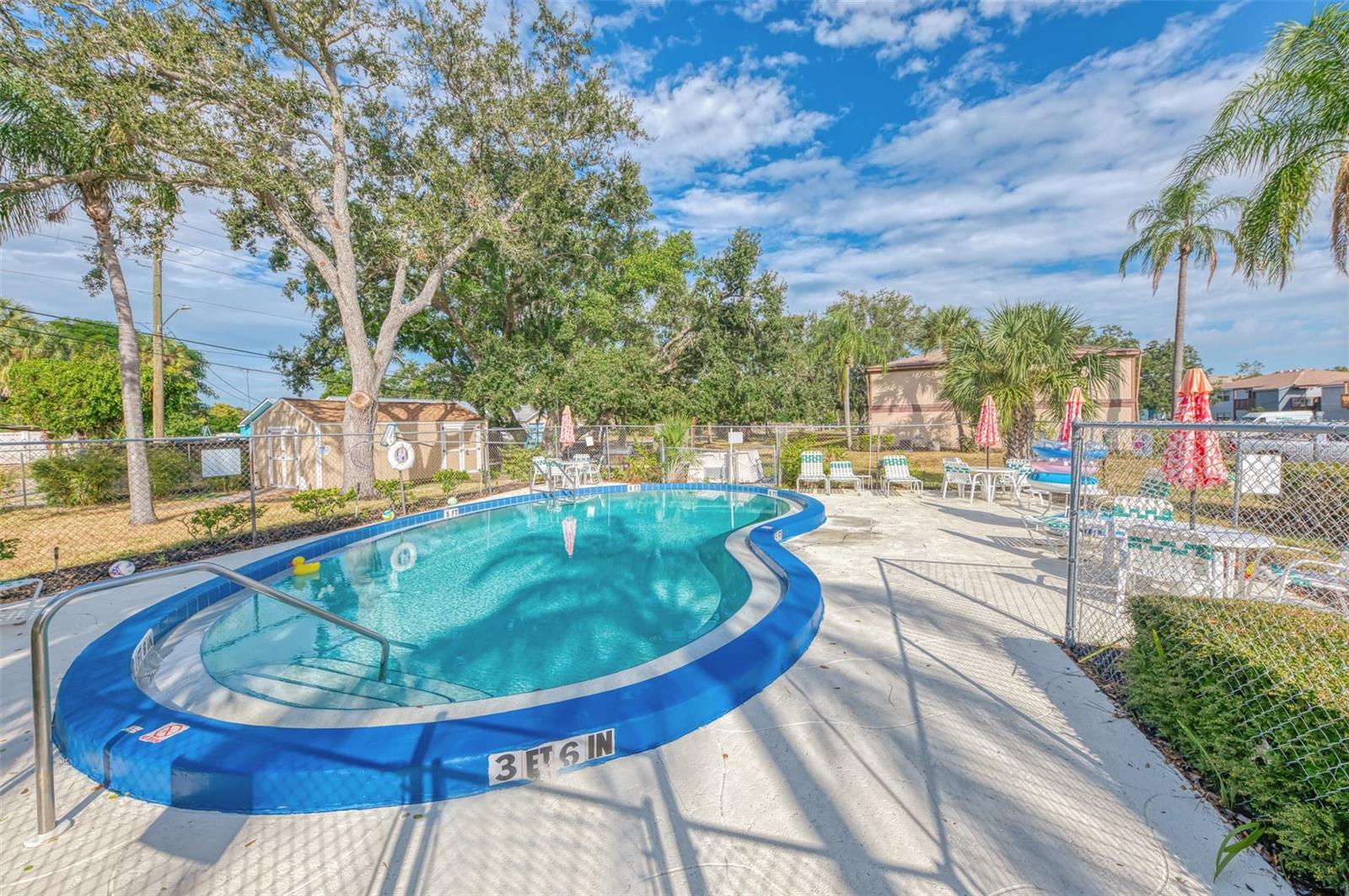 LAKE VIEW CONDO PH I - Residential