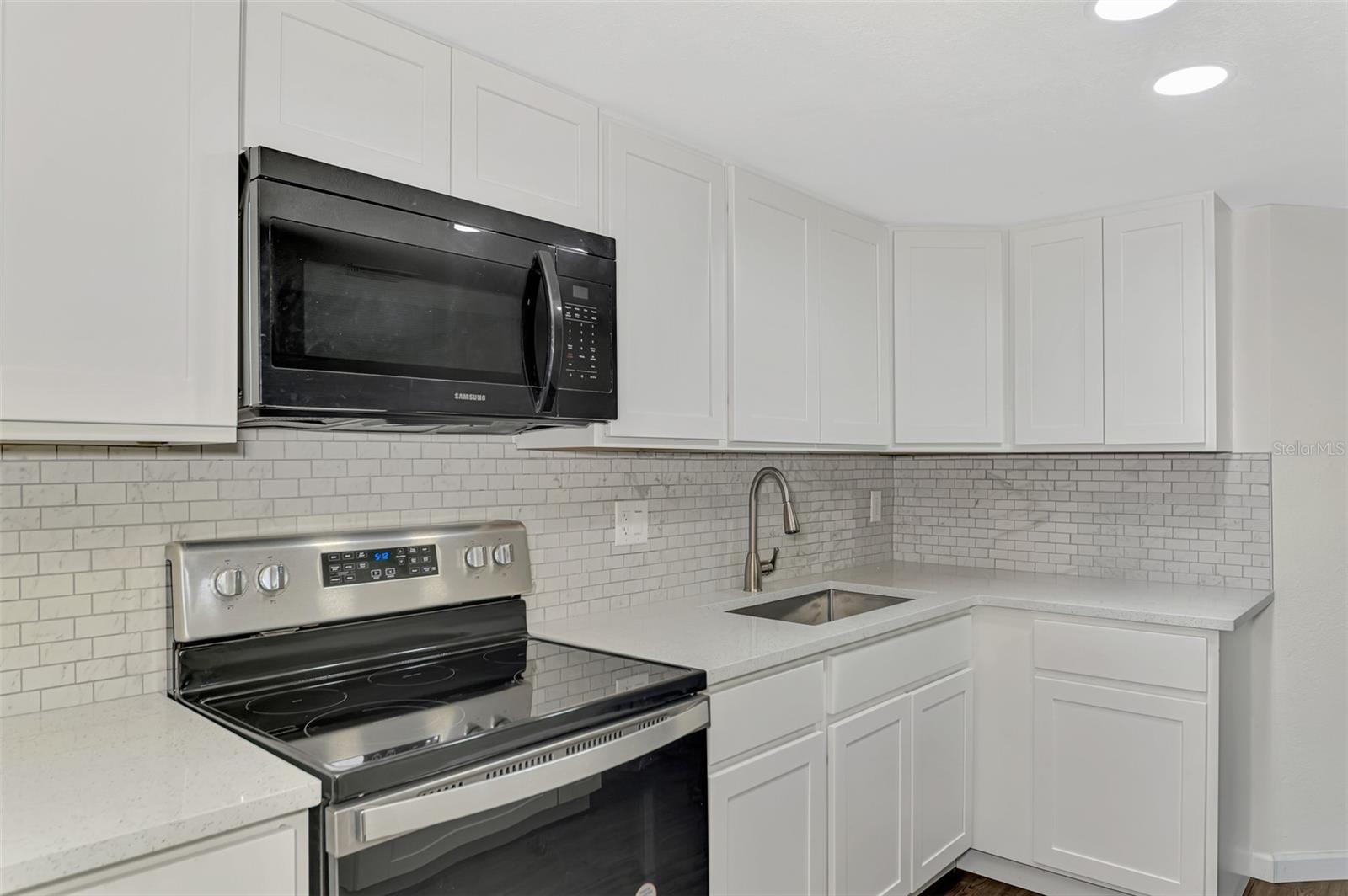 LAKE VIEW CONDO PH I - Residential