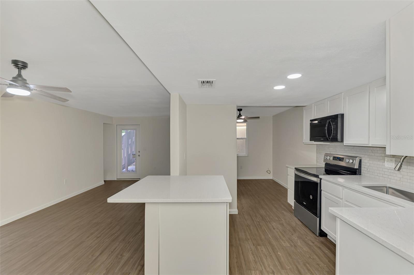 LAKE VIEW CONDO PH I - Residential