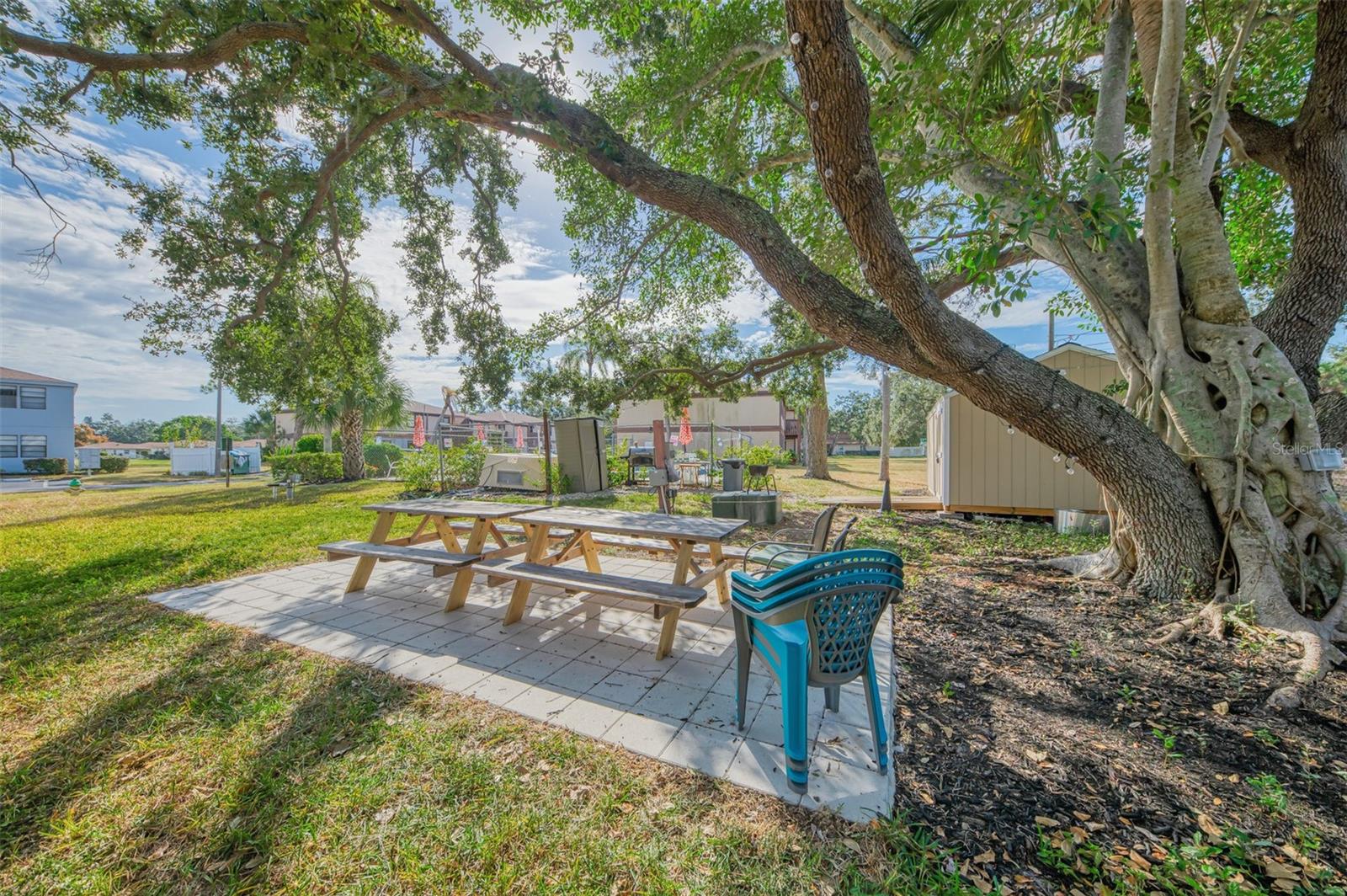 LAKE VIEW CONDO PH I - Residential