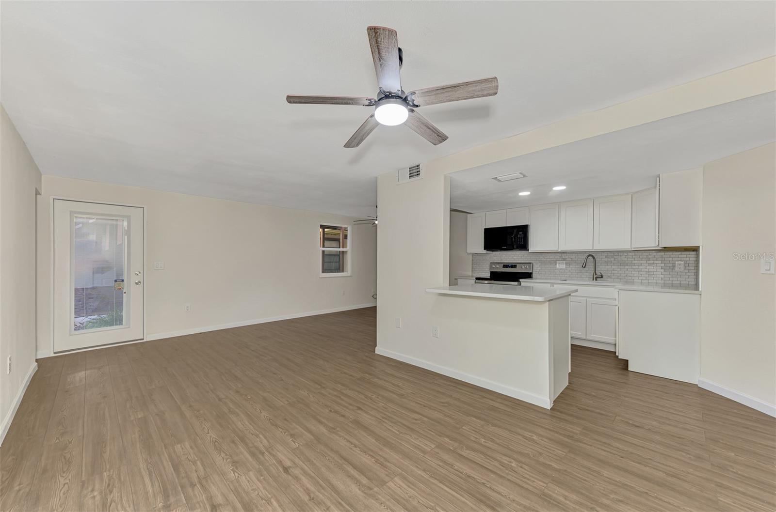 LAKE VIEW CONDO PH I - Residential