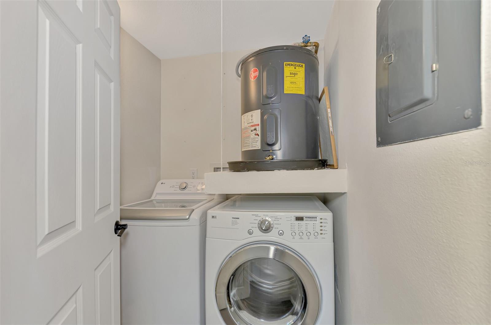 LAKE VIEW CONDO PH I - Residential